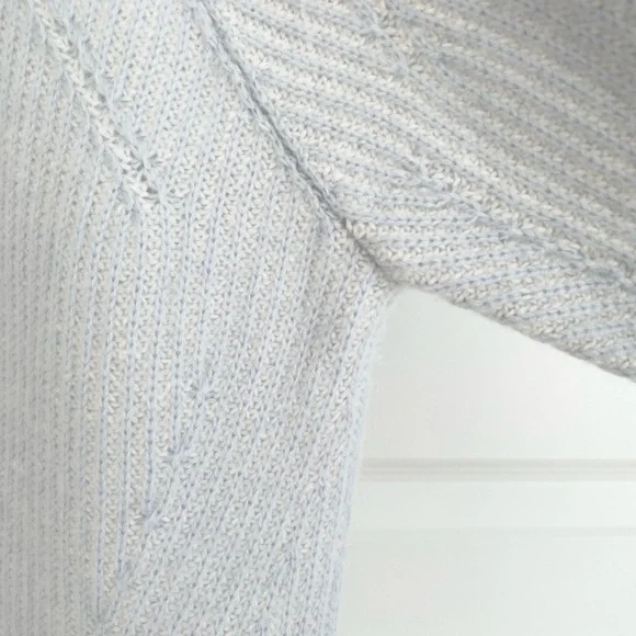 Club Monaco Cashmere Light Blue V-Neck Sweater - Picture 5 of 8